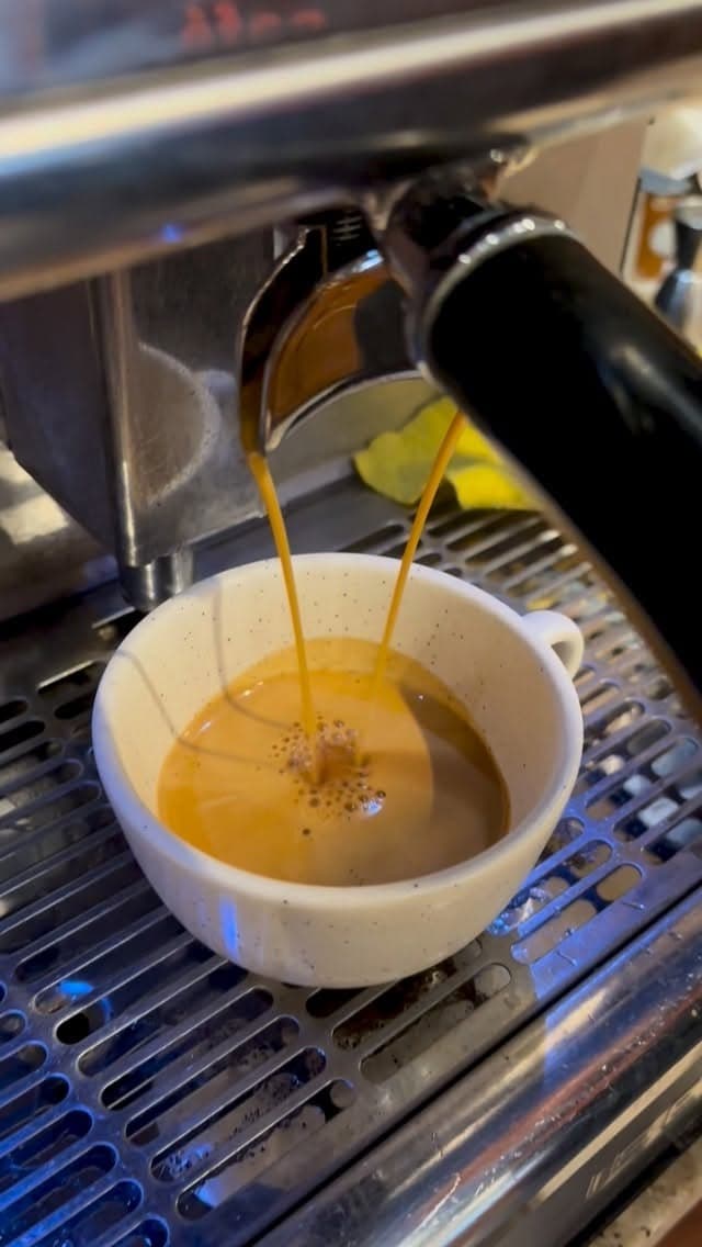 Extracción de espresso en la máquina